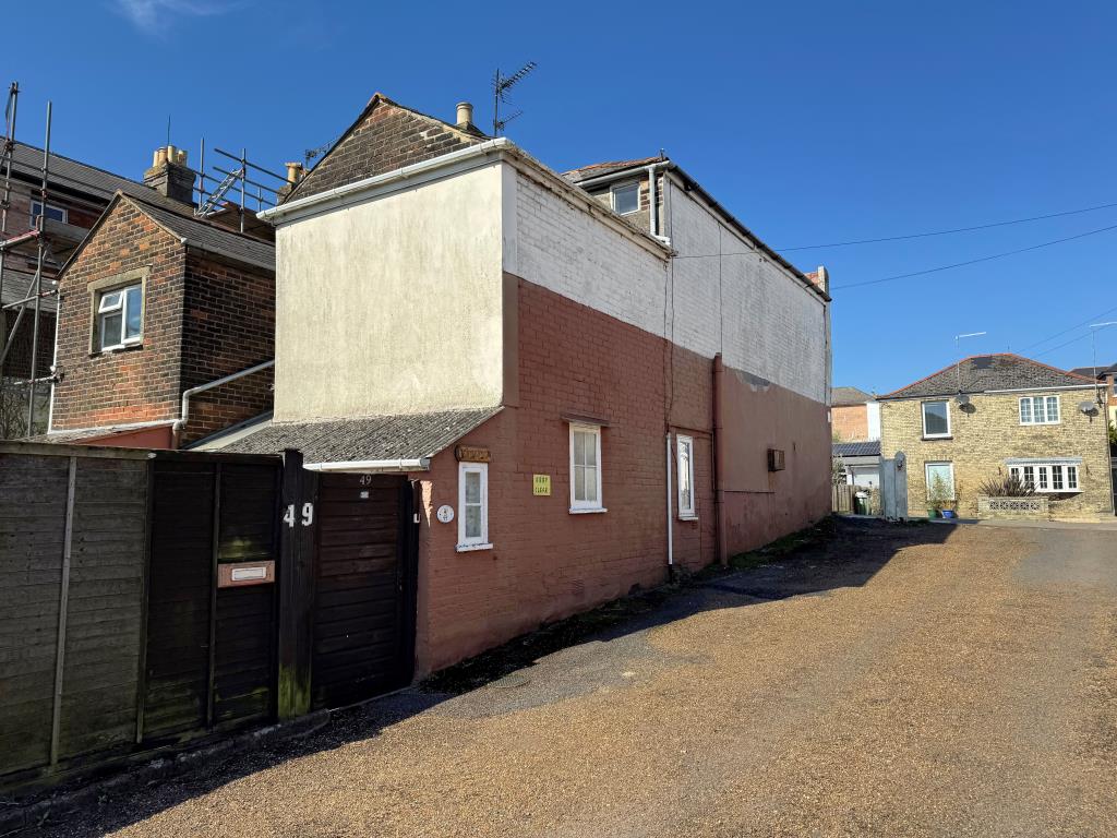 Lot: 92 - FREEHOLD FORMER SHOP WITH LIVING ACCOMMODATION BEHIND AND ABOVE - A View of the Rear & Side Elevation